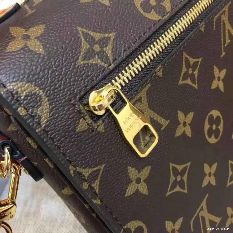 Affordable LV Bags 19B570337 0215