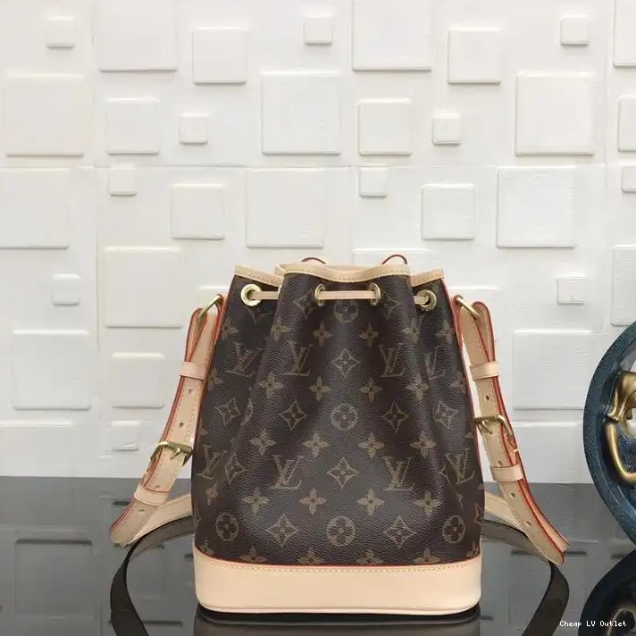 Affordable LV Bags 19B570335 0217