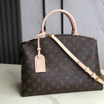 Affordable 2109DJ0018 LV Bags 0223