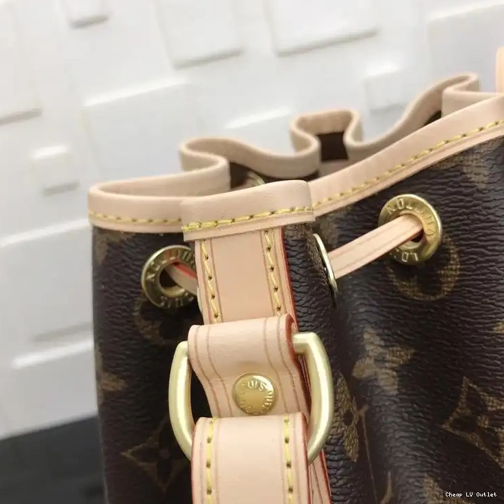 Affordable LV Bags 19B570335 0217