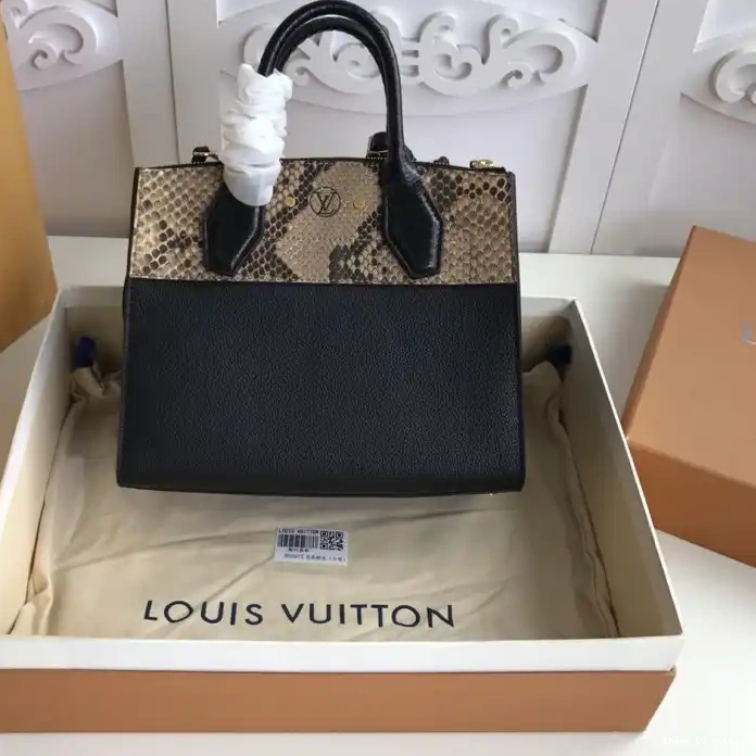 Replica LV 19B570384 Bags 0211